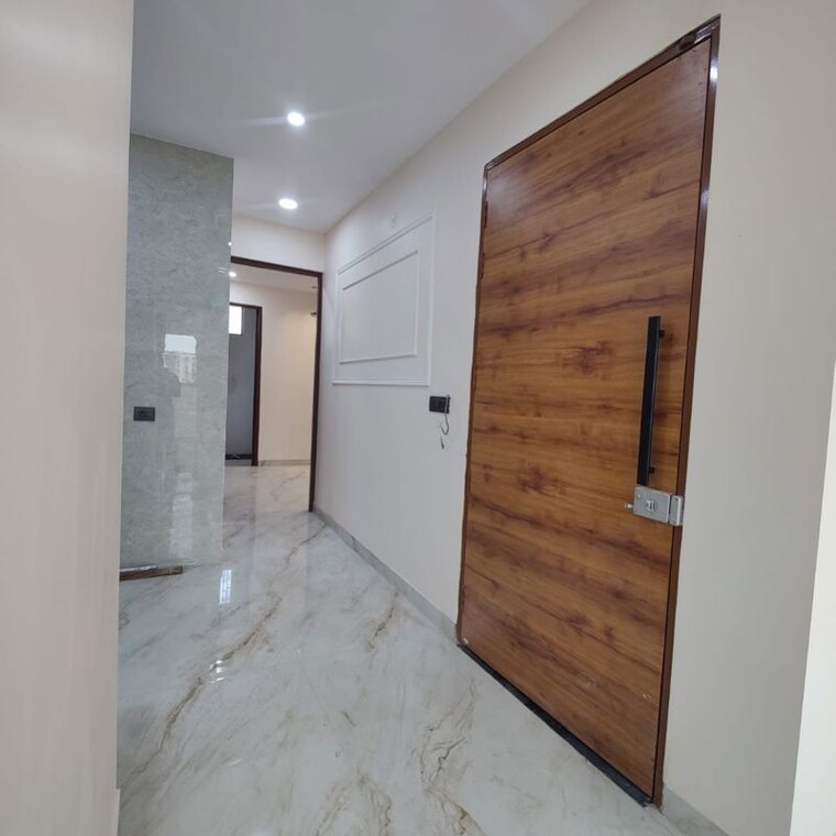 Room, swami shraddhanand park 3 Bedroom 1900 Sq.Ft. Apartment In Swami Shraddhanand Park Delhi 9796064