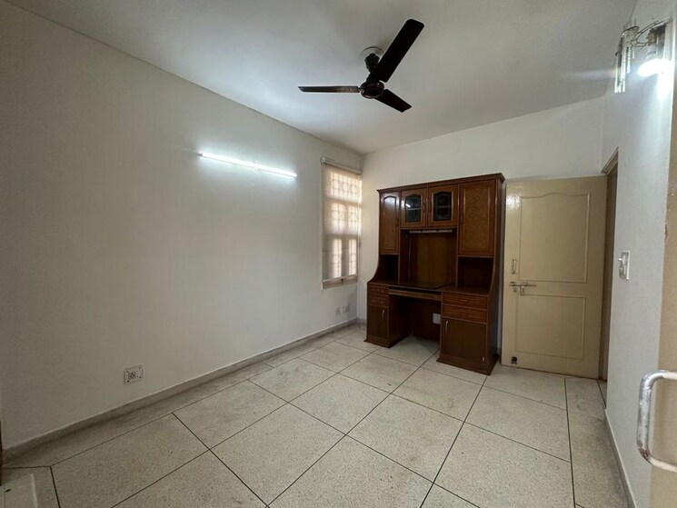 Room, sector 7 dwarka 2 Bedroom 1250 Sq.Ft. Apartment In Sector 7 Dwarka Delhi 9796077