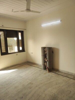 Room in 3 BHK Apartment at Vipul World Floors, Sector 48 – for Rent