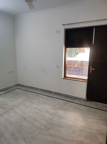 Room in 3 BHK Apartment at Vipul World Floors, Sector 48 – for Rent