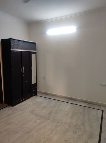 Room in 3 BHK Apartment at Vipul World Floors, Sector 48 – for Rent