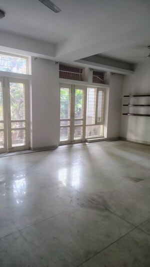 Room in 3.5 BHK Villa at Unitech Deerwood Chase, Nirvana Country – for Rent