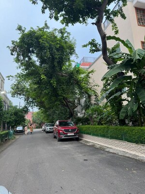 Parking in 6+ BHK Villa at RWA Apartments Sector 40, Sector 40 – for Rent