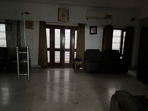 Room in 6+ BHK Villa at RWA Apartments Sector 40, Sector 40 – for Rent