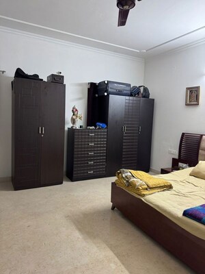 Bedroom in 6+ BHK Villa at RWA Apartments Sector 40, Sector 40 – for Rent