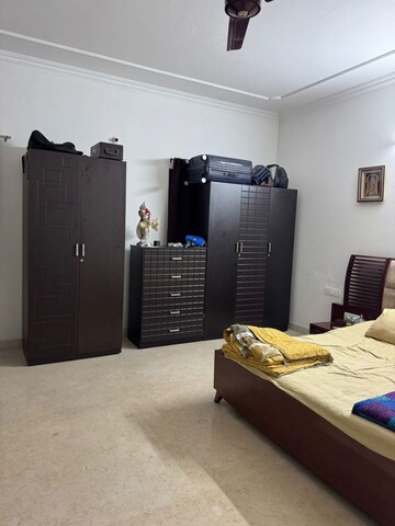 Bedroom in 6+ BHK Villa at RWA Apartments Sector 40, Sector 40 – for Rent