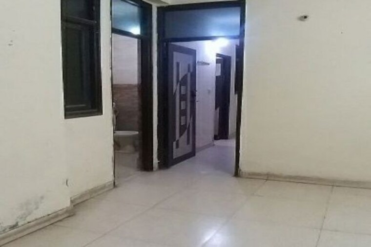 Room, sector 62 1.5 Bedroom 650 Sq.Ft. Builder Floor In Sector 62 Noida 9796292