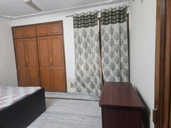 6 BHK + Pooja Room,Servant Room Villa For Rent in RWA Apartments Sector 40