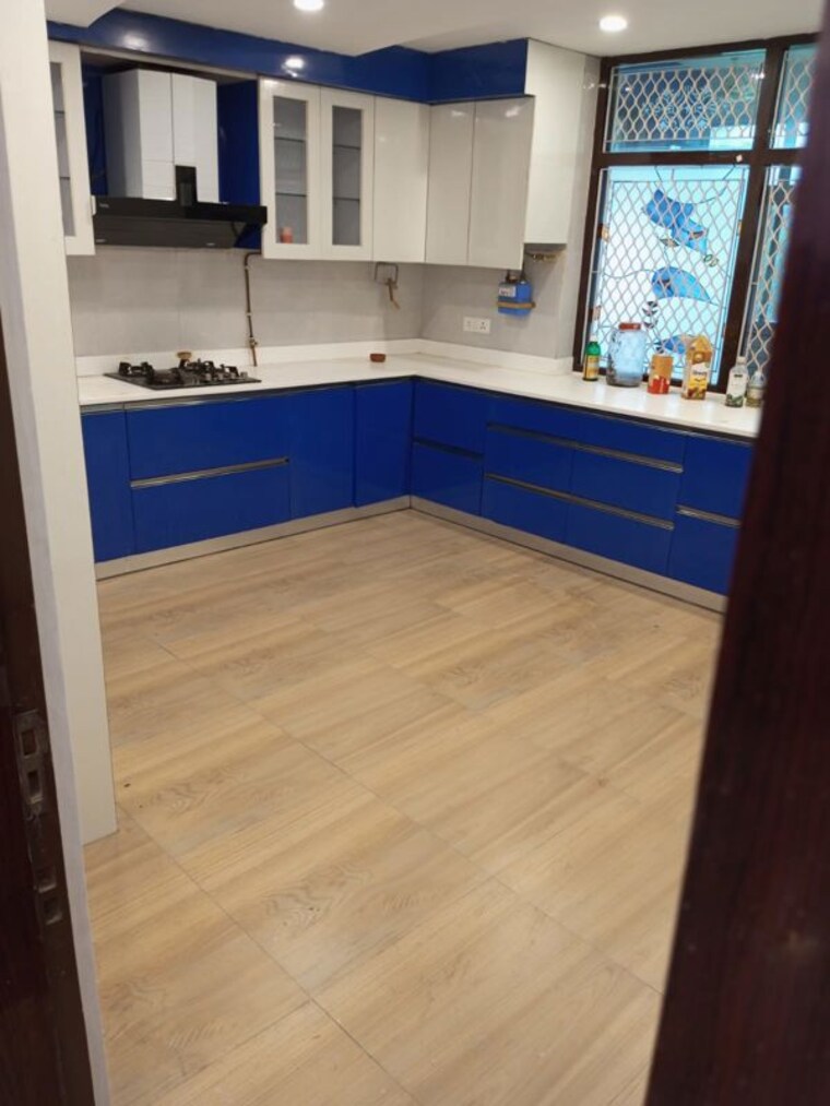 Room, sector 9 dwarka 4 Bedroom 2400 Sq.Ft. Apartment In Sector 9 Dwarka Delhi 9796373