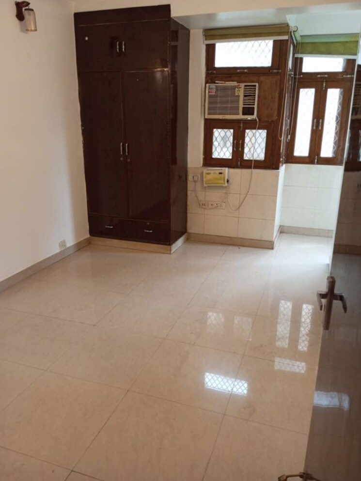 Room, sector 9 dwarka 4 Bedroom 2400 Sq.Ft. Apartment In Sector 9 Dwarka Delhi 9796373
