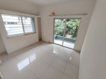 Room in 3 BHK Apartment at Kumar Primrose, Kharadi – for Rent