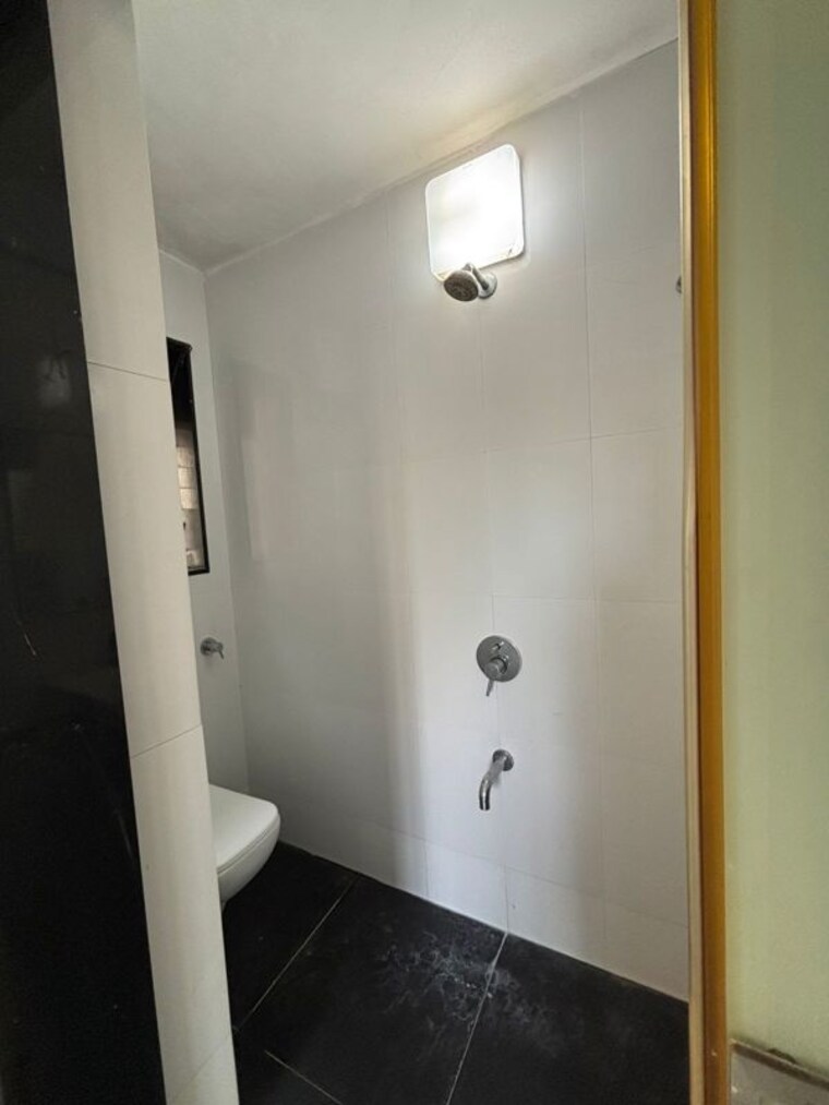 Bathroom, veena-tower 2 Bedroom 1032 Sq.Ft. Apartment In Colaba Mumbai 9796376