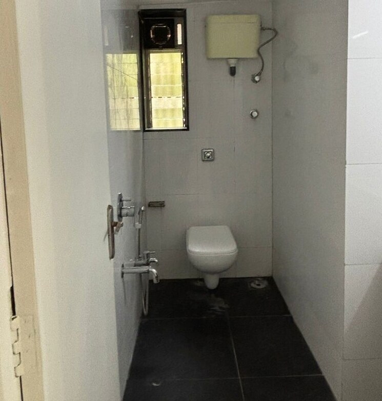 Bathroom, veena-tower 2 Bedroom 1032 Sq.Ft. Apartment In Colaba Mumbai 9796376