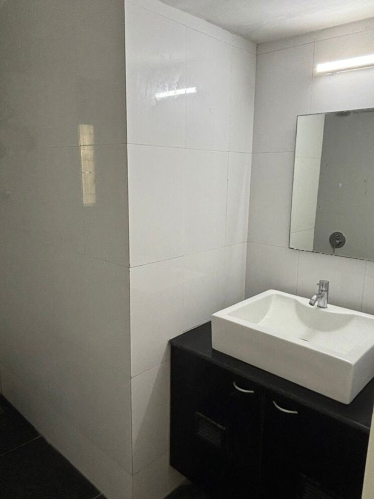 Bathroom, veena-tower 2 Bedroom 1032 Sq.Ft. Apartment In Colaba Mumbai 9796376