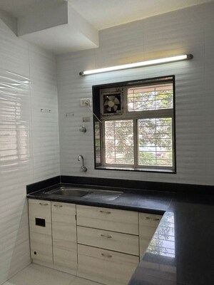 Room in 2 BHK Apartment at Veena Tower, Colaba – for Rent