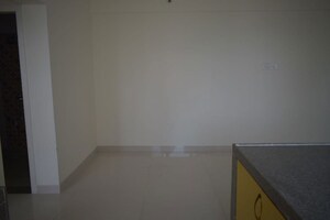 Room in 2 BHK Apartment at Kumar Park Infinia, Fursungi – for Rent