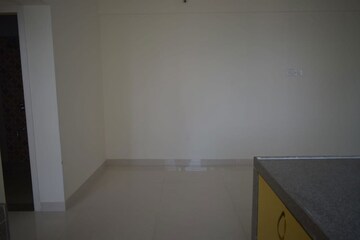 Room in 2 BHK Apartment at Kumar Park Infinia, Fursungi – for Rent