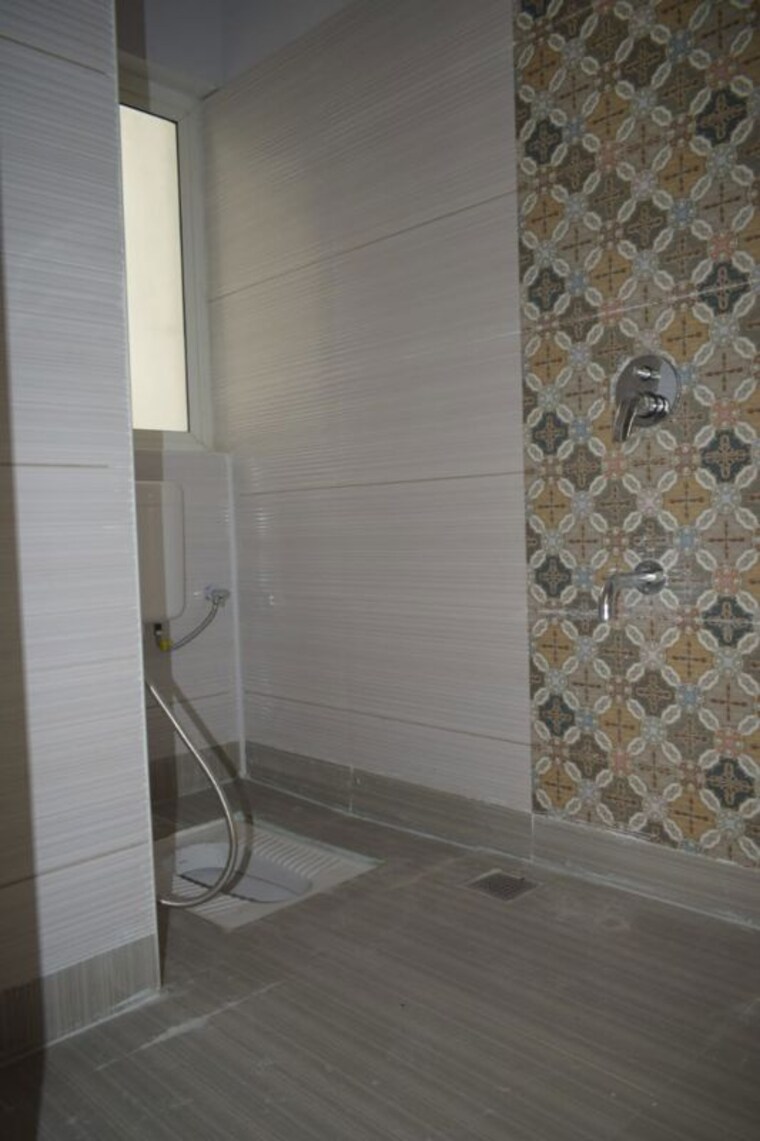 Bathroom, kumar-park-infinia 2 Bedroom 970 Sq.Ft. Apartment In Fursungi Pune 9796457