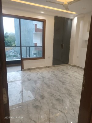 Room in 3 BHK Builder Floor at Sector 86 – for Sale