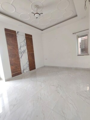 Room in 3 BHK Apartment at Sector 6 Dwarka – for Rent