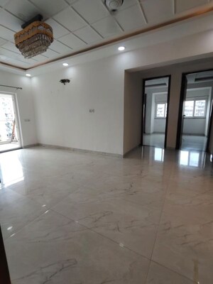 Room in 3 BHK Apartment at Sector 6 Dwarka – for Rent