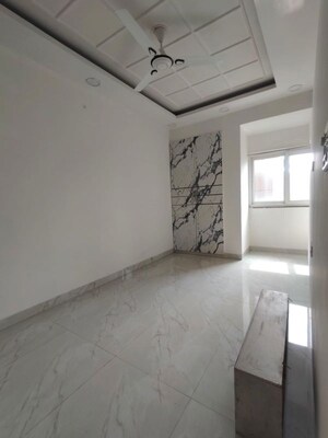 Room in 3 BHK Apartment at Sector 6 Dwarka – for Rent