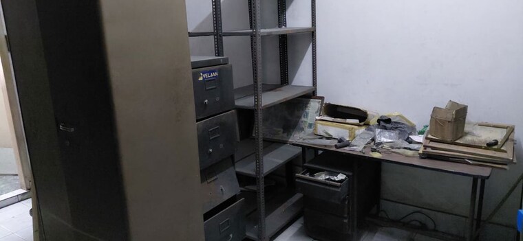 Kitchen, camac street Commercial Office Space 1000 Sq.Ft. In Camac Street Kolkata 9796691