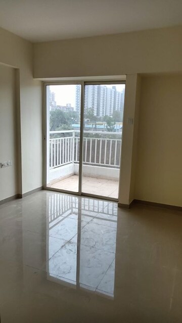 Room in 2 BHK Apartment at Vedant Kingston Aura, Handewadi – for Rent