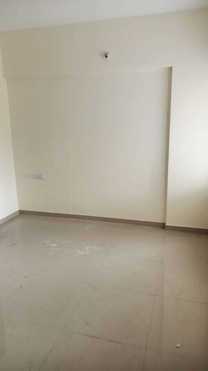 Room in 2 BHK Apartment at Vedant Kingston Aura, Handewadi – for Rent