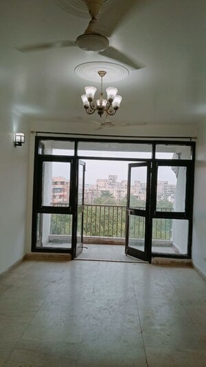 Room in 3.5 BHK Apartment at Sector 19 Dwarka – for Rent
