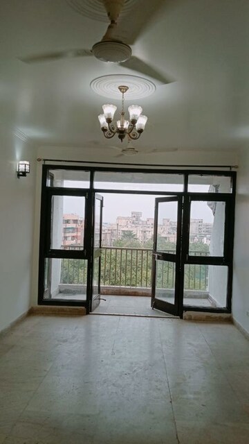 Room in 3.5 BHK Apartment at Sector 19 Dwarka – for Rent