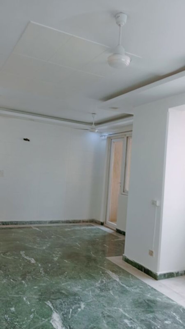 Room, sector 19 dwarka 3.5 Bedroom 1500 Sq.Ft. Apartment In Sector 19 Dwarka Delhi 9796834