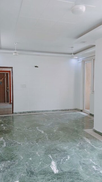 Room in 3.5 BHK Apartment at Sector 19 Dwarka – for Rent