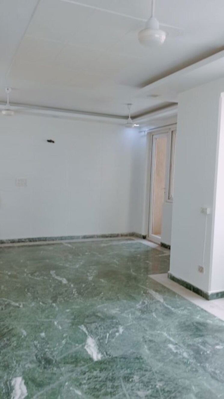 Room, sector 19 dwarka 3.5 Bedroom 1500 Sq.Ft. Apartment In Sector 19 Dwarka Delhi 9796834