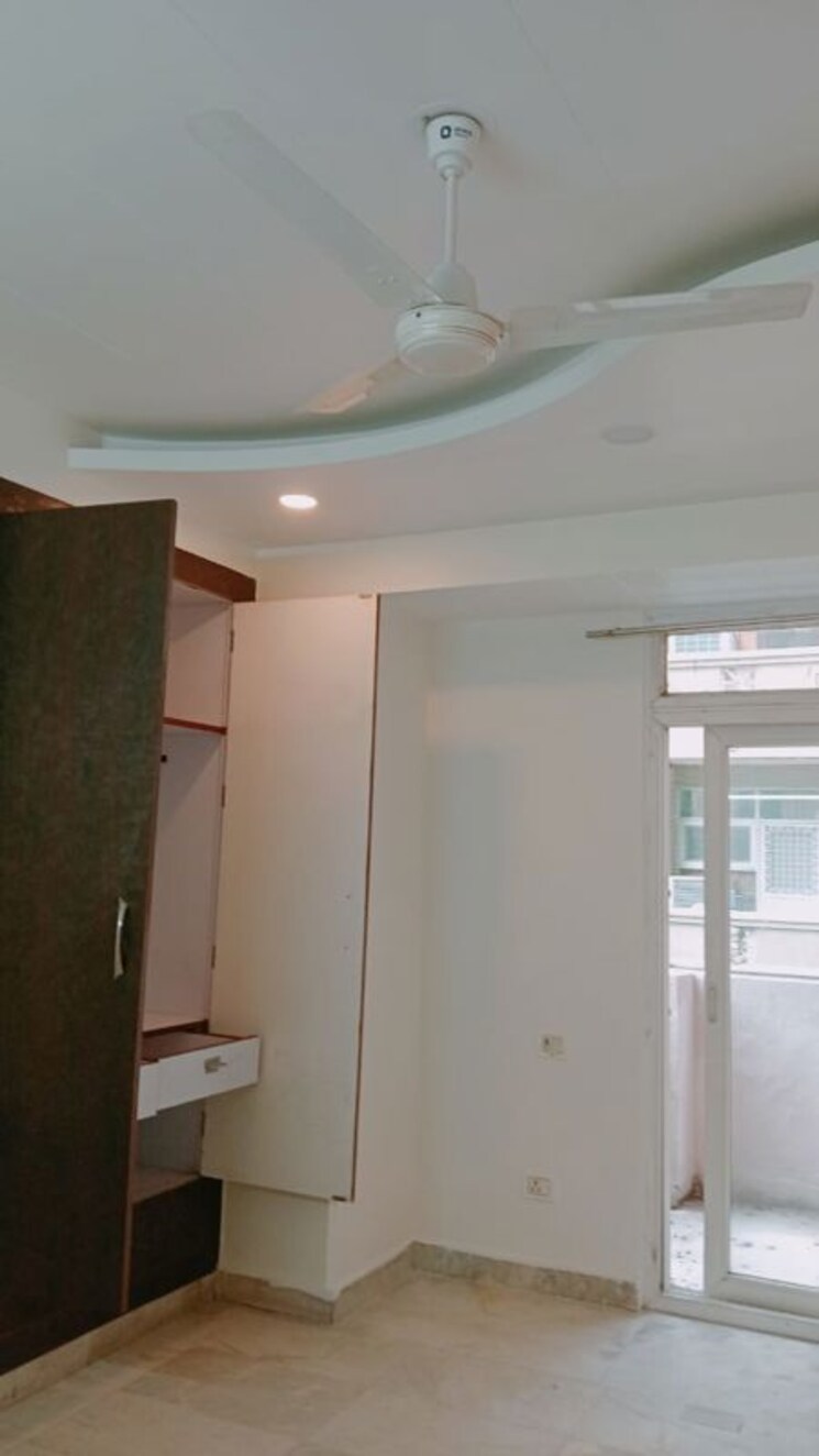 undefined, sector 19 dwarka 3.5 Bedroom 1500 Sq.Ft. Apartment In Sector 19 Dwarka Delhi 9796834