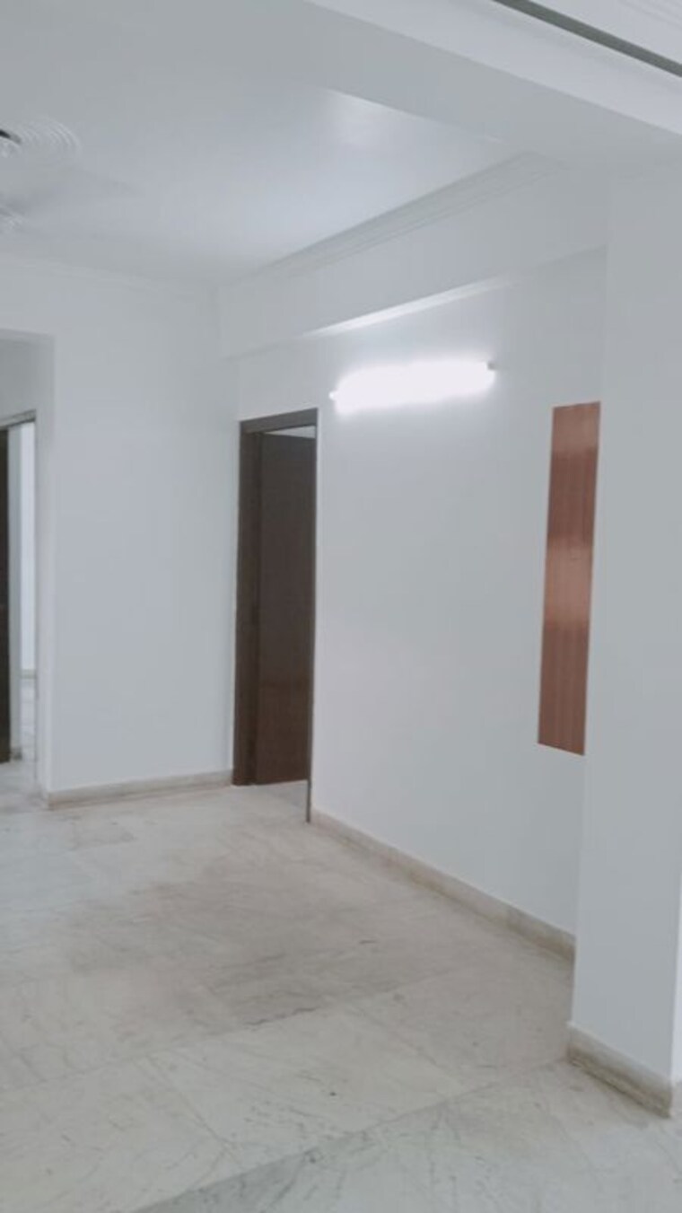 Room, sector 19 dwarka 3.5 Bedroom 1500 Sq.Ft. Apartment In Sector 19 Dwarka Delhi 9796834