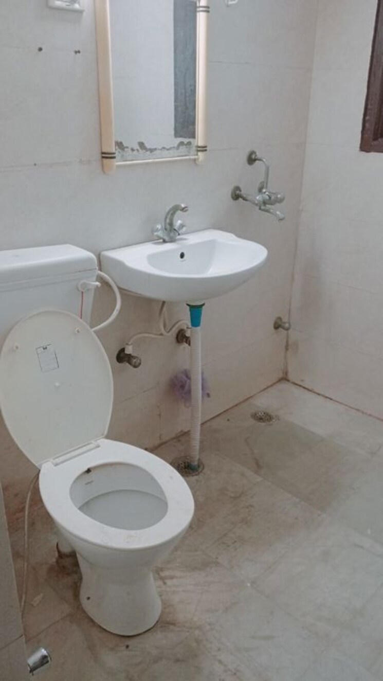 Bathroom, sector 19 dwarka 3.5 Bedroom 1500 Sq.Ft. Apartment In Sector 19 Dwarka Delhi 9796834