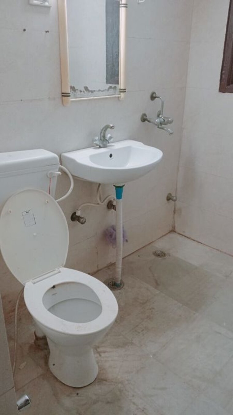 Bathroom, sector 19 dwarka 3.5 Bedroom 1500 Sq.Ft. Apartment In Sector 19 Dwarka Delhi 9796834