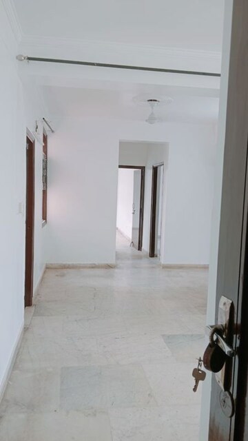 Room in 3.5 BHK Apartment at Sector 19 Dwarka – for Rent