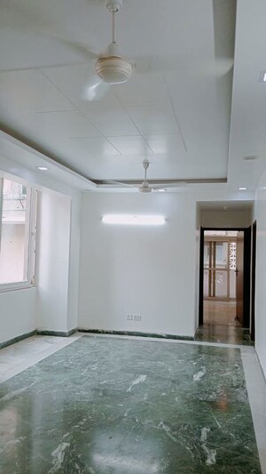 Room in 3.5 BHK Apartment at Sector 19 Dwarka – for Rent