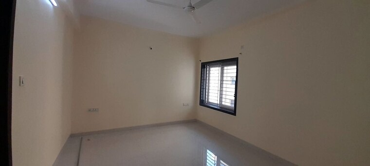 Room, balaji nagar 3 Bedroom 2300 Sq.Ft. Apartment In Balaji Nagar Raipur 9795098