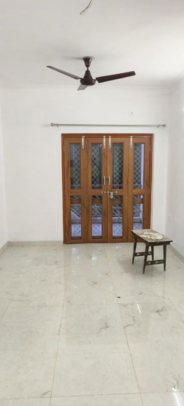 Room, sector 5 dwarka 3 Bedroom 1350 Sq.Ft. Apartment In Sector 5 Dwarka Delhi 9796877