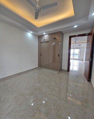 Room in 3 BHK Builder Floor at Sector 57 – for Rent