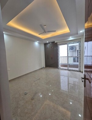 Room in 3 BHK Builder Floor at Sector 57 – for Rent