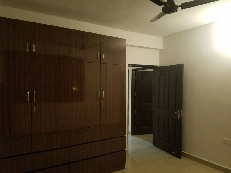 Room, sector 13 dwarka 3 Bedroom 1600 Sq.Ft. Apartment In Sector 13 Dwarka Delhi 9796998
