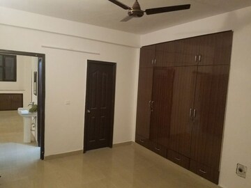 Room in 3 BHK Apartment at Sector 13 Dwarka – for Rent