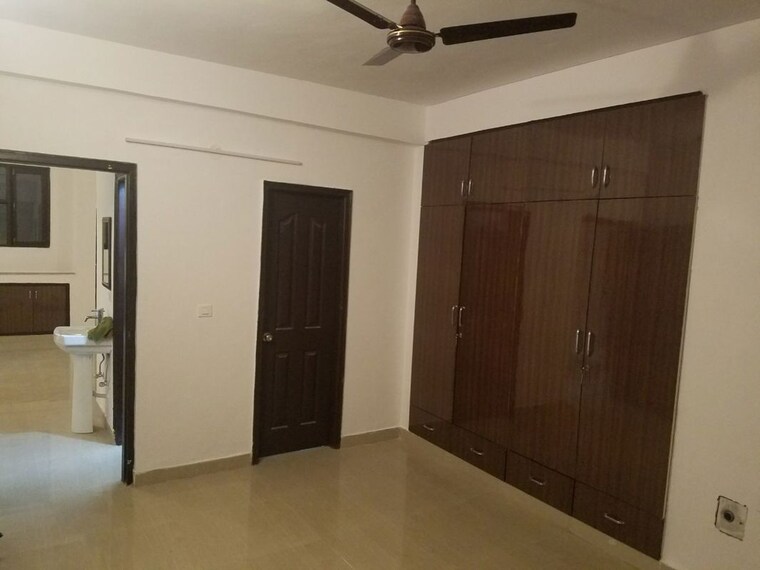 Room, sector 13 dwarka 3 Bedroom 1600 Sq.Ft. Apartment In Sector 13 Dwarka Delhi 9796998