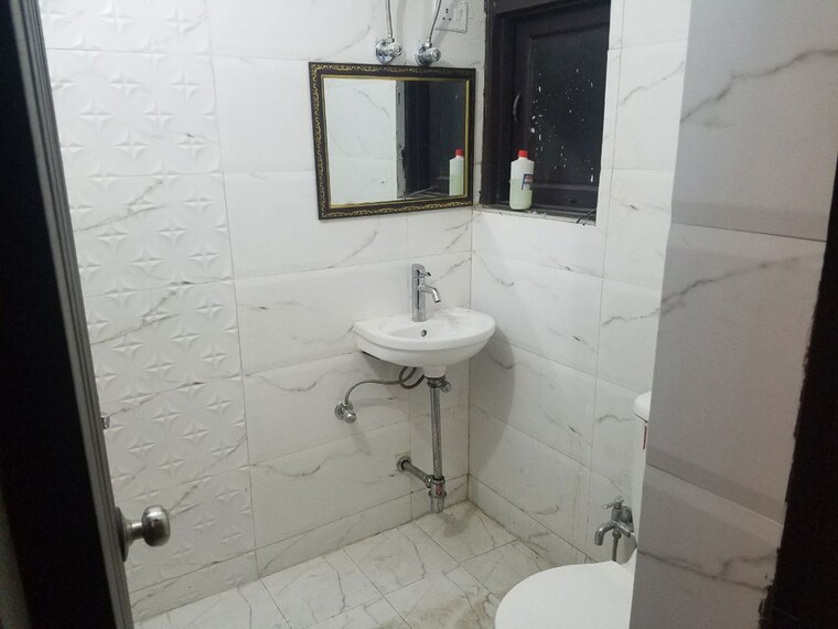 Bathroom, sector 13 dwarka 3 Bedroom 1600 Sq.Ft. Apartment In Sector 13 Dwarka Delhi 9796998