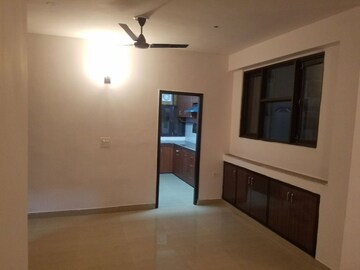 Room in 3 BHK Apartment at Sector 13 Dwarka – for Rent