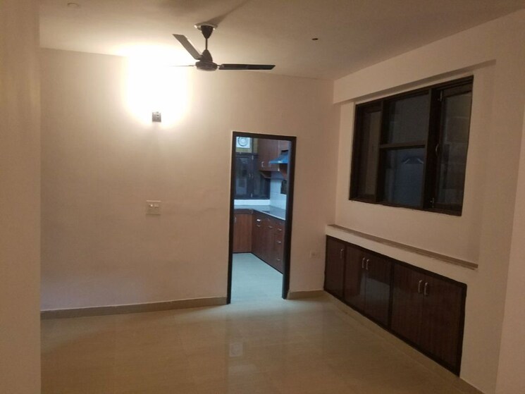 Room, sector 13 dwarka 3 Bedroom 1600 Sq.Ft. Apartment In Sector 13 Dwarka Delhi 9796998